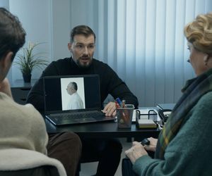 Barwy szczęścia, odcinek 3202: Kodur (Oskar Stoczyński), Józefina (Elżbieta Jarosik), Cezary (Marcel Opaliński)