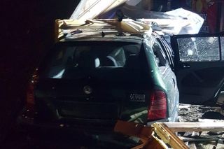 Pijani 18-latkowie staranowali stragany na Podhalu. Potem zabrali tablice rejestracyjne i wzięli nogi za pas