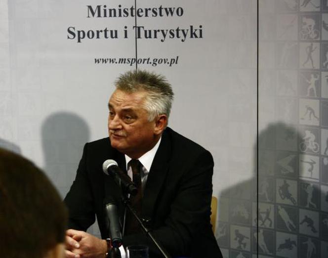 Minister sportu jest zadowolony z postępu prac w Polsce. 