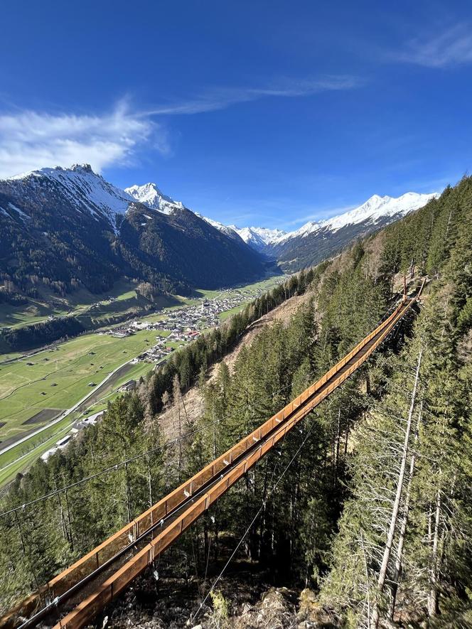 Najnowsza atrakcja turystyczna w dolinie Stubai: nowy most wiszący