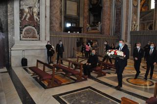 Czarnek złożył kwiaty przy grobie Jana Pawła II