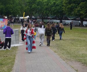 Kortowiada 2025. Koncerty na Plaży Kortowskiej przyciągnęły tłumy. Tak wyglądał drugi dzień imprezy!