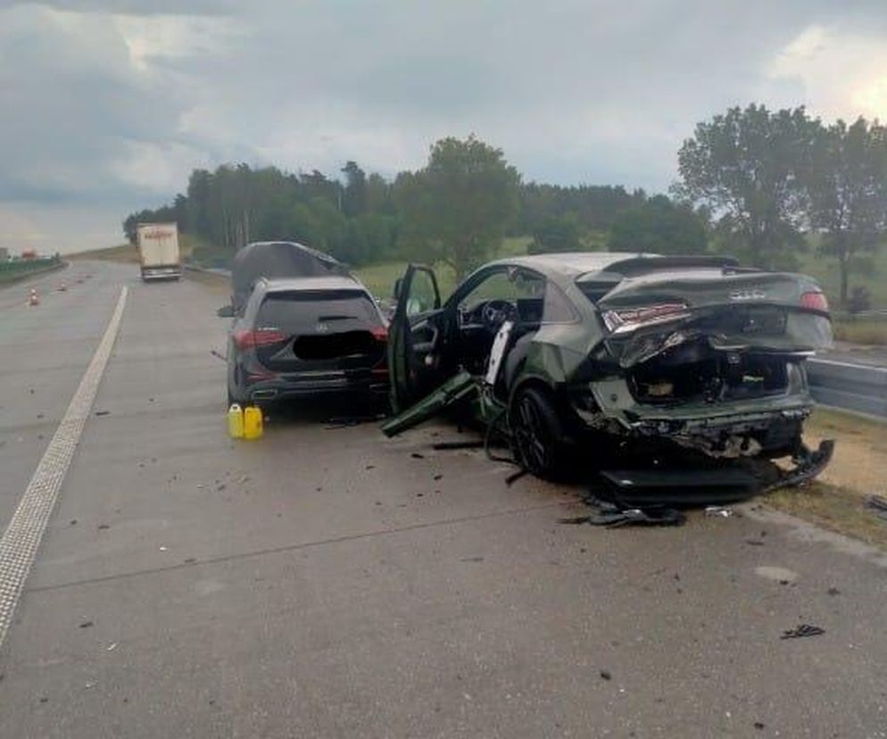Wypadek na A2. Zderzenie trzech aut, sześć osób rannych