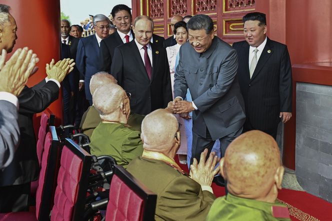 Kim Dzong Un chwali się bogactwem! W kraju głód, dyktator z rodziną żyją w luksusie