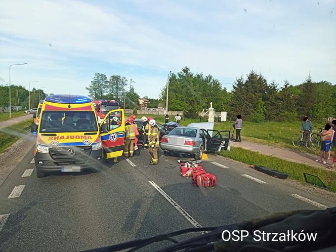 Potworne zderzenie pod Radomiem. Kierowca audi zmarł w szpitalu! [ZDJĘCIA].