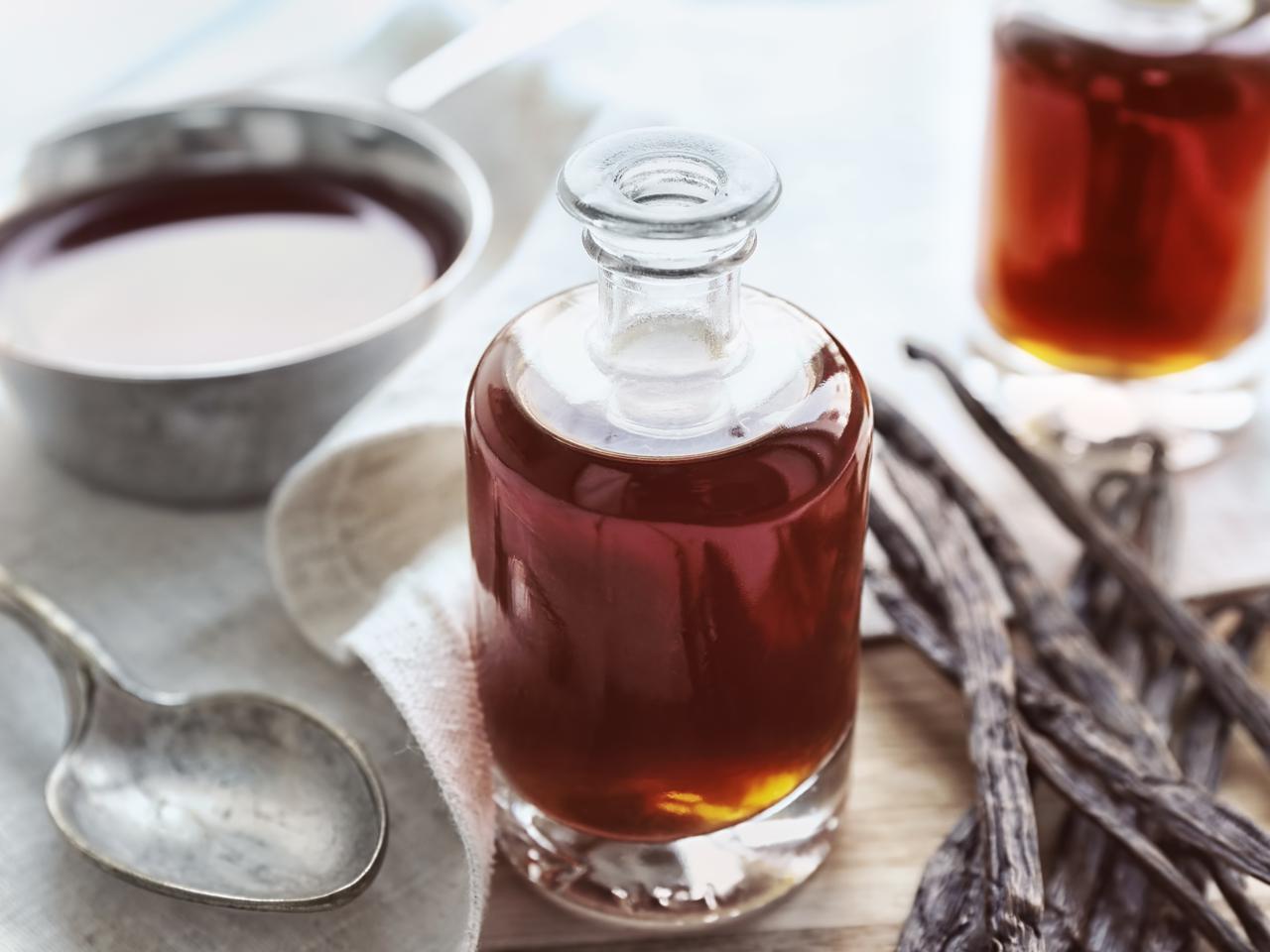 INFUZOWANIE, aromatyzowanie koktajli: co to jest? Na czym polega infuzowanie? Poradnik barmana amatora