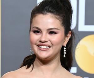 Selena Gomez bez makijażu i w naturalnych lokach. Pierwsze TAK wymowne zdjęcie