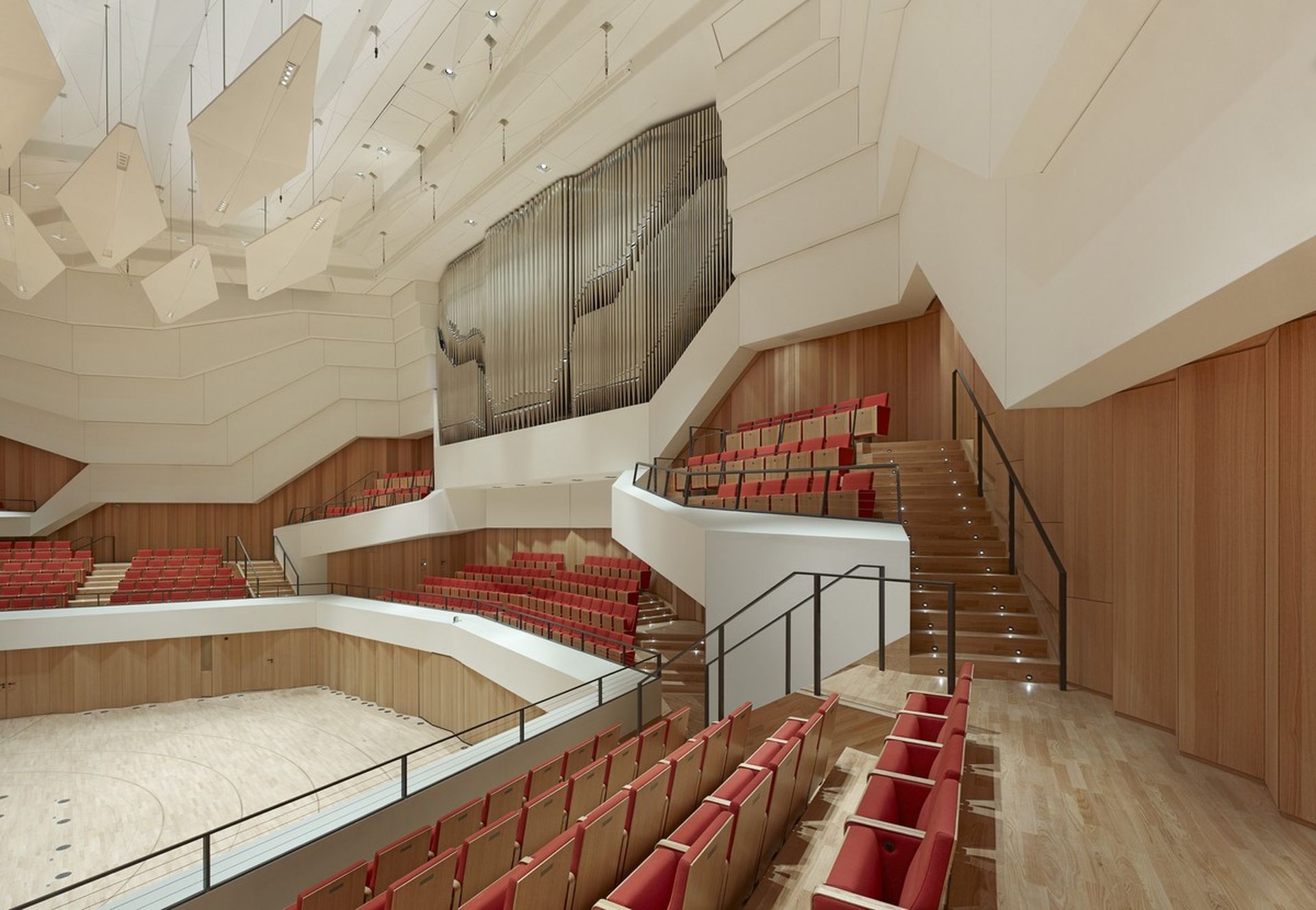 Pałac Kultury w Dreźnie – modernistyczna ikona po modernizacji