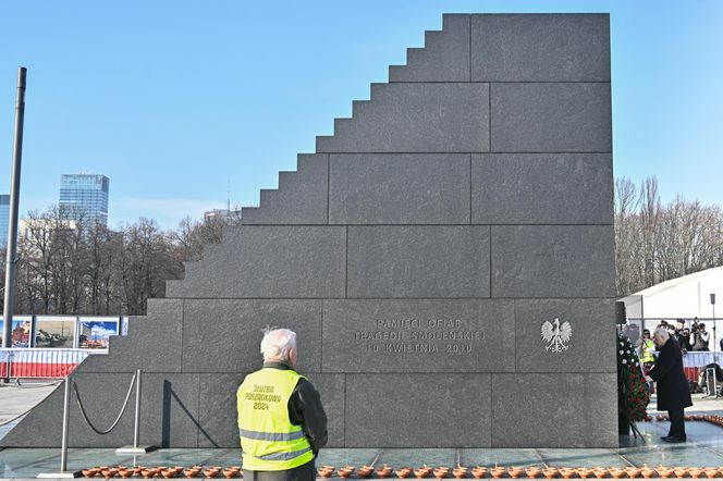 Miesięcznica Smoleńska w cieniu oskarżeń. Kaczyński zapowiada rozliczenia