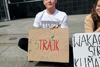 Miał być WIELKI PROTEST! Przyszły... trzy osoby. Porażka strajku klimatycznego