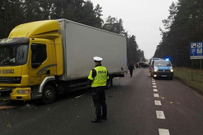 Policjanci wyjaśniają okoliczności wypadku, do którego doszło na DK 8 przed wjazdem do Suwałk od strony Augustowa.