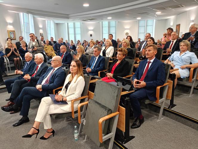 "Liczę na współpracę ze wszystkimi środowiskami politycznymi ponad podziałami, na współpracę ponadpartyjną" - powiedział prezydent Tomasz Hapunowicz