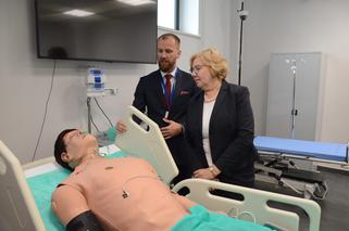 Lalki uczą studentów na lekarzy