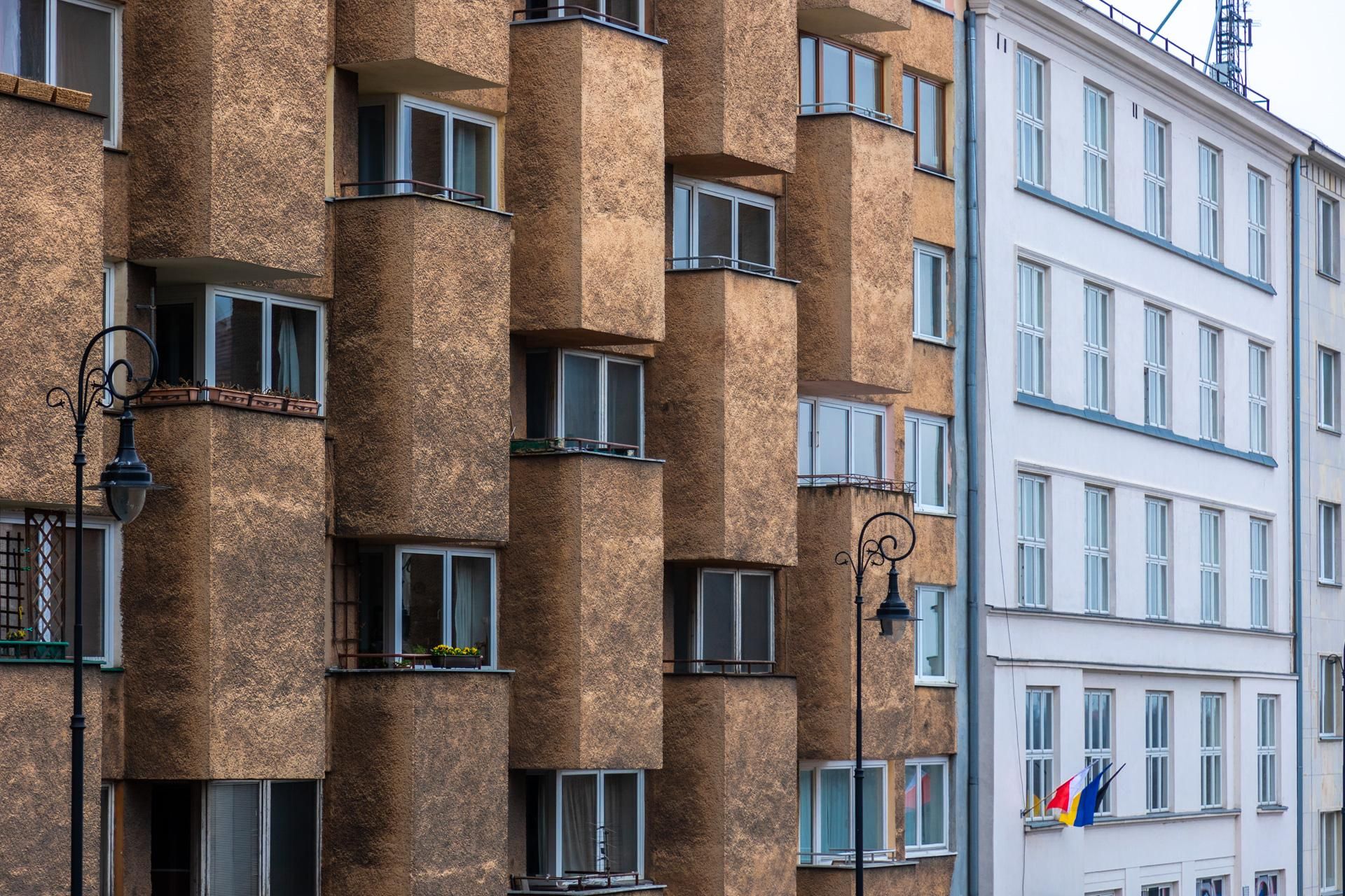 Karowa 18 - zdjęcia. Tak wygląda najpiękniejszy blok w Warszawie