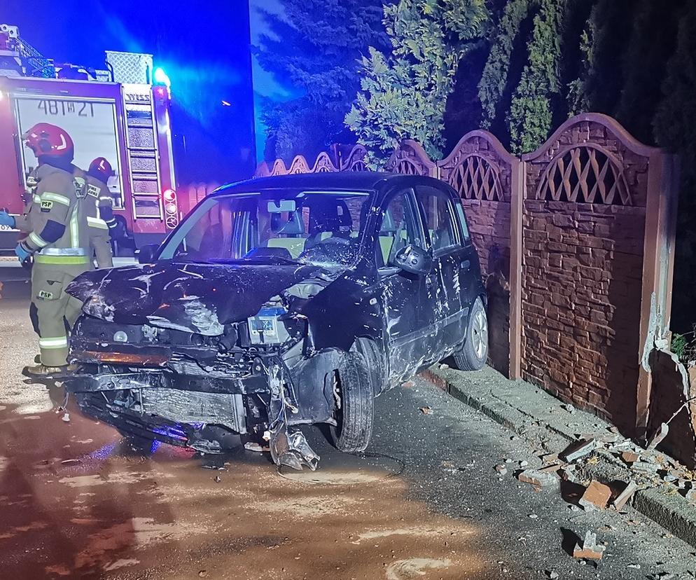 Wypadek w Jaworznie. 18-latka rozbiła samochód