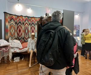 Trwa Noc Muzeów w Lesznie. Od wystawy o praniu i bieliźniarce, przez komiks po żużel