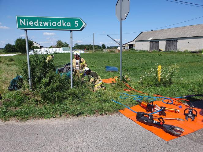 Tragiczny wypadek w Kosutach. Auto uderzyło w betonowy przepust