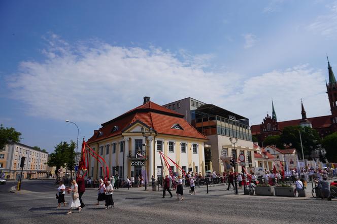 Boże Ciało 2024. Tłumy wiernych przeszły w procesji ulicami Białegostoku