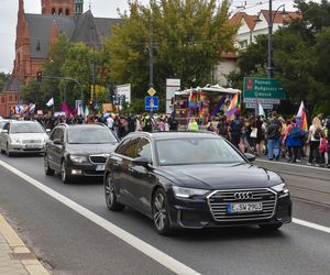 VI Toruński Marsz Równości. Przeciwnicy modlili się w centrum