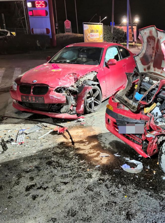 Bełchatów. Śmiertelny wypadek na ul. Wojska Polskiego. 47-latek zginął w zderzeniu z BMW [ZDJĘCIA]