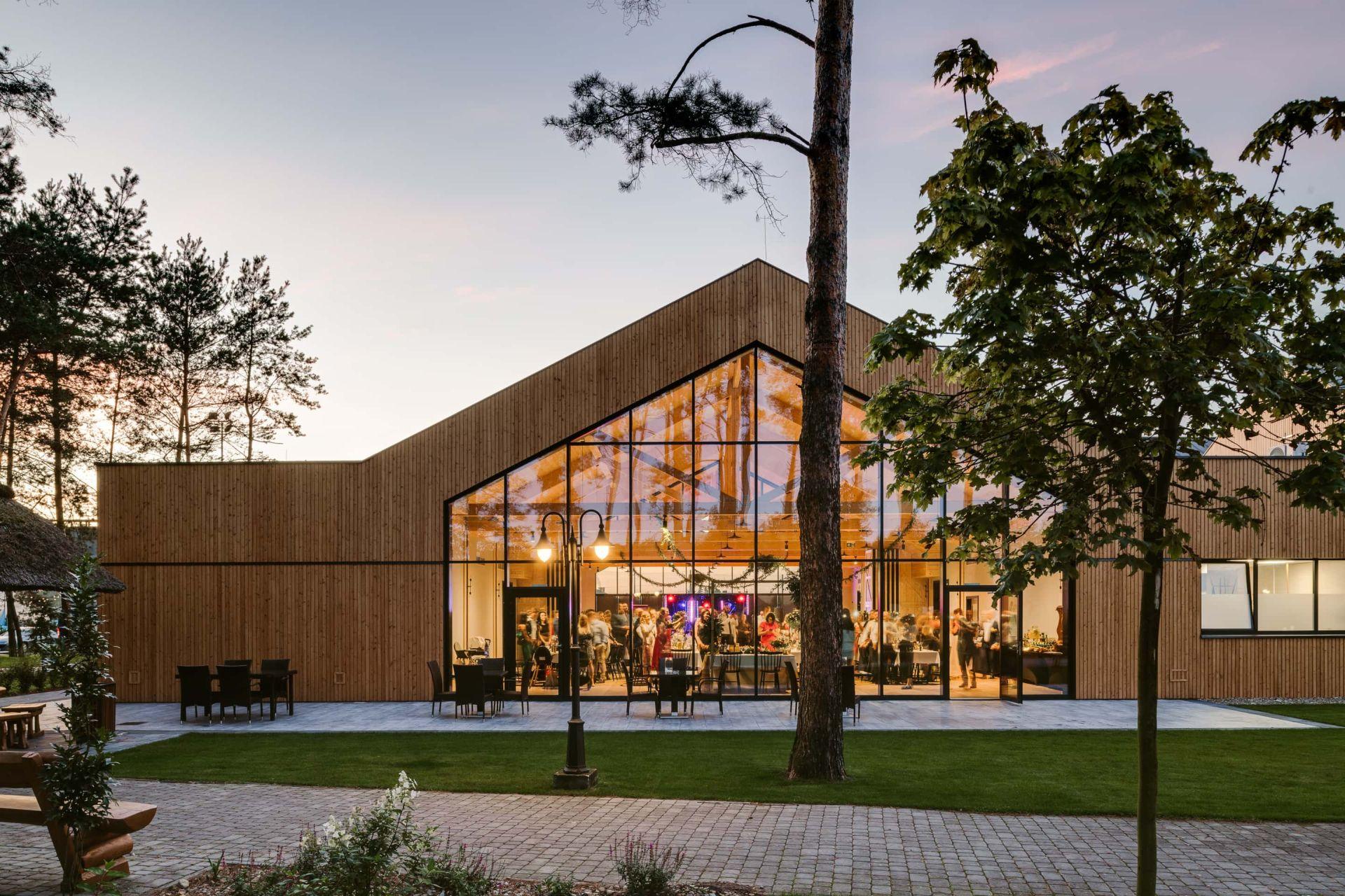 Dom weselny Lubaszka pracowni MEEKO Architekci