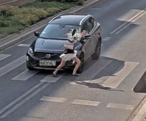 Łódź. Kobieta potrącona na przejściu. Patrzyła nie na drogę, tylko w telefon [ZDJĘCIA]