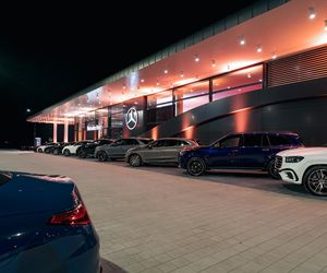 Przyszłość motoryzacji w zasięgu ręki – najnowocześniejszy salon Duda-Cars pod Lesznem już otwarty!