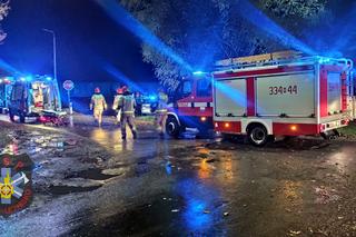 Koszmarny wypadek na torach pod Radomiem! Pociąg huknął w volkswagena. W środku pięcioro nastolatków [ZDJĘCIA]