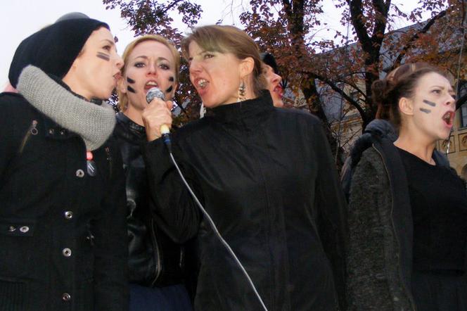 Czarny i biały protest w Poznaniu