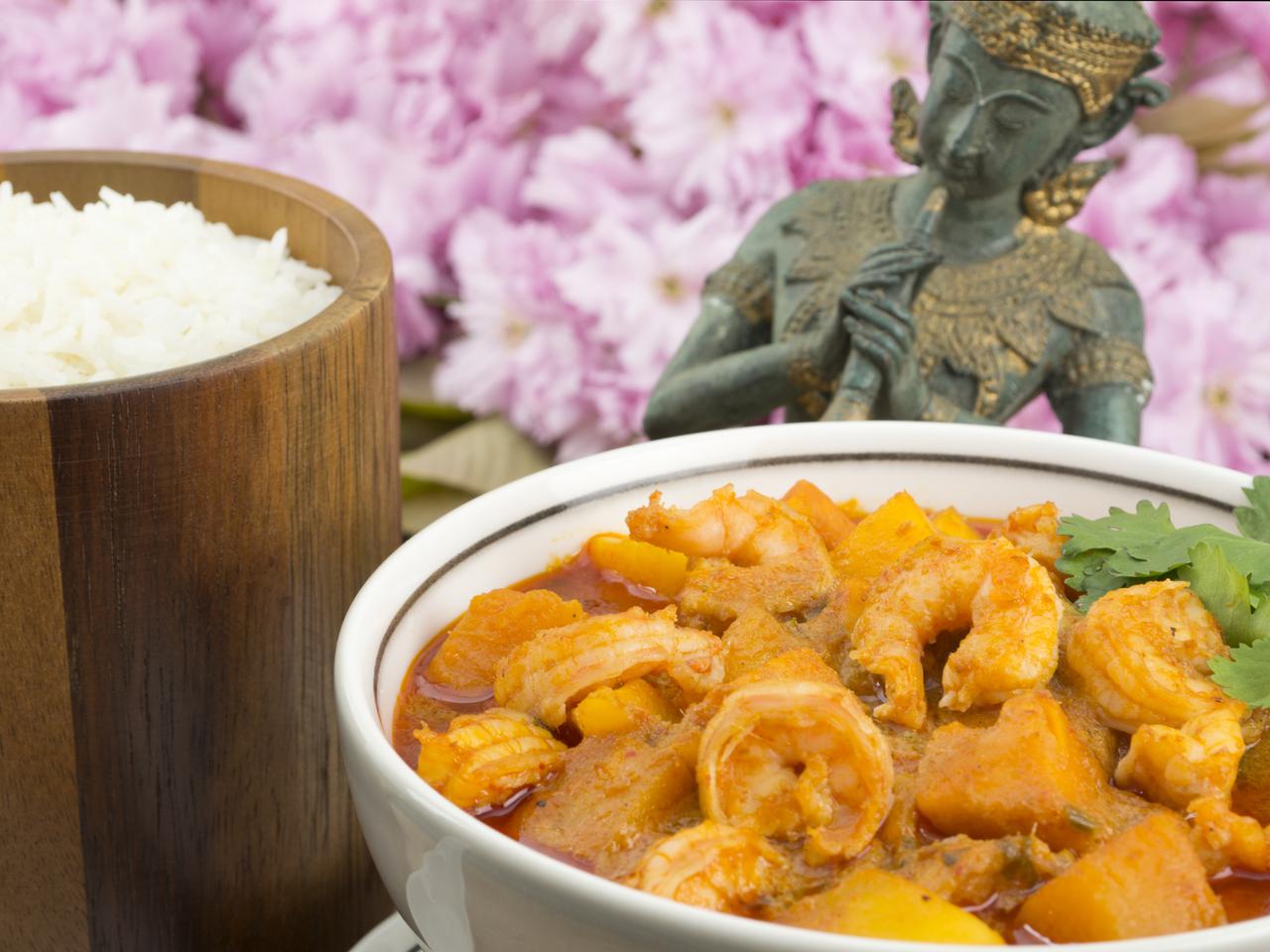 Curry z dynią, krewetkami i mlekiem kokosowym [przepis]