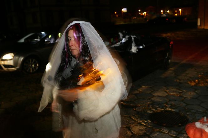 Halloweenowy Zlot Bezdaszników, czyli straszne kabriolety w Tychach. To dopiero wyższy poziom przebierania GALERIA