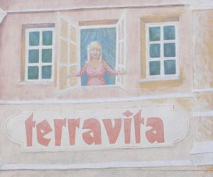 To najsłynniejszy mural w Poznaniu. Jest wizytówką zabytkowej dzielnicy