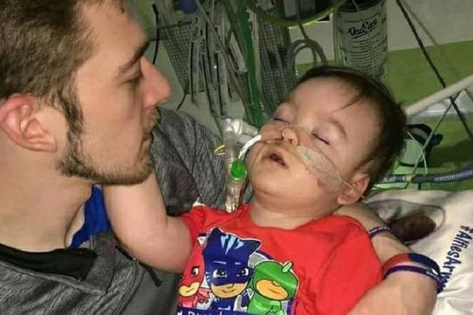 Alfie Evans cierpi na nieznaną chorobę neurologiczną. Lekarze ze szpitala w Liverpoolu twierdzą, że nie są w stanie mu pomóc