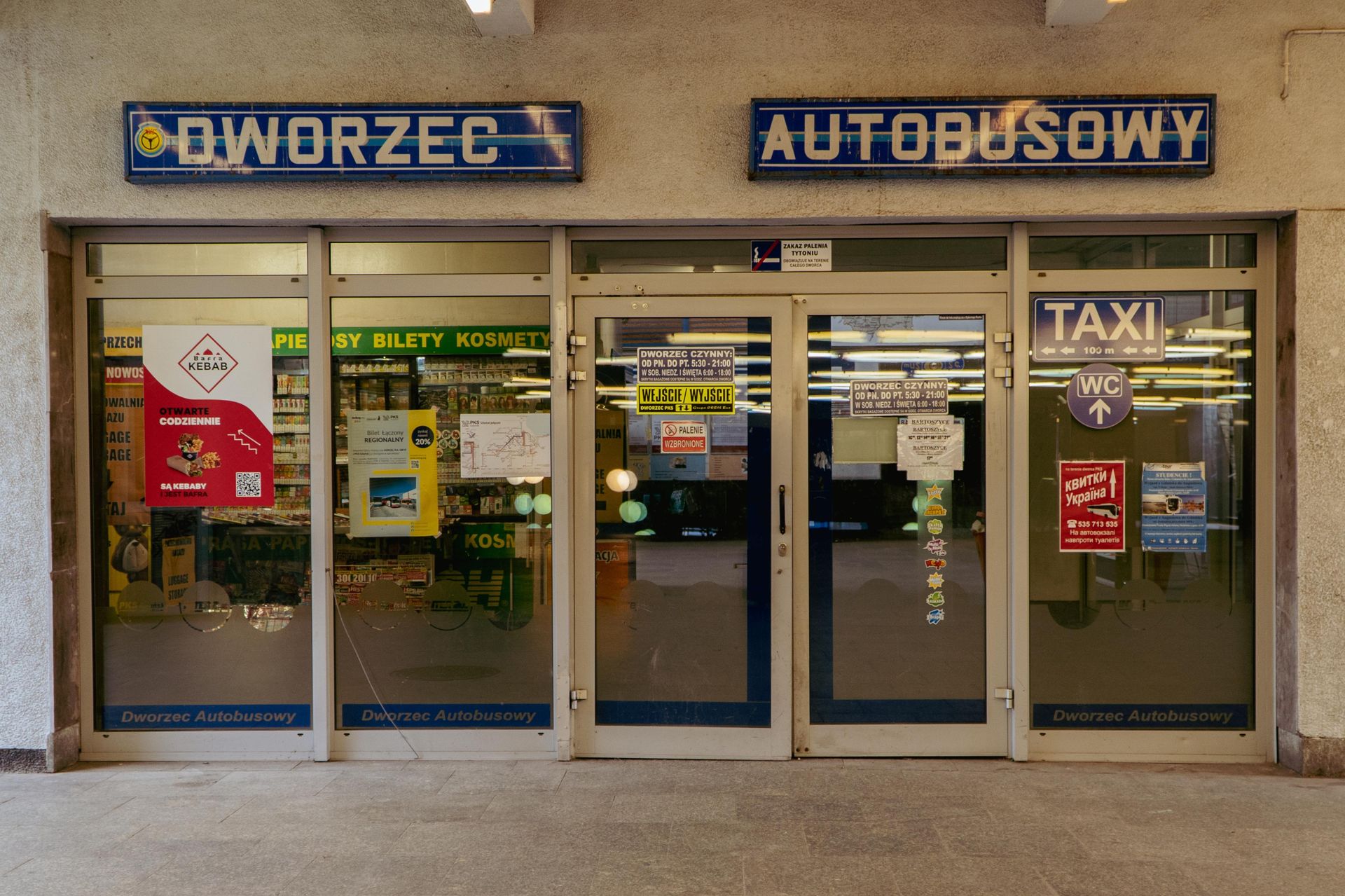 Dworzec PKS w Gdańsku. Wejście z tunelu