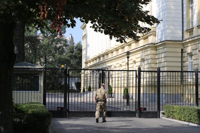 PIJANY OFICER BOR W KANCELARII PREMIERA