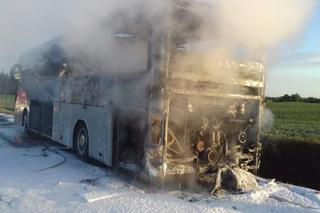 Pożar autobusu niedaleko Koronowa! Ewakuowano aż 35 osób! [ZDJĘCIA]