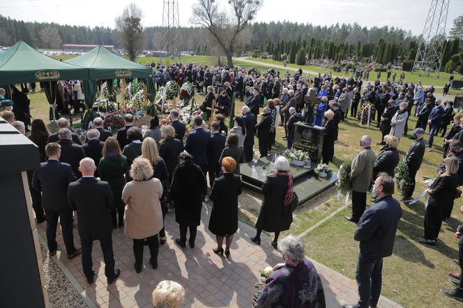 Pogrzeb Anny Wasilewskiej. Posłanka spoczęła na cmentarzu w Dywitach [ZDJĘCIA]