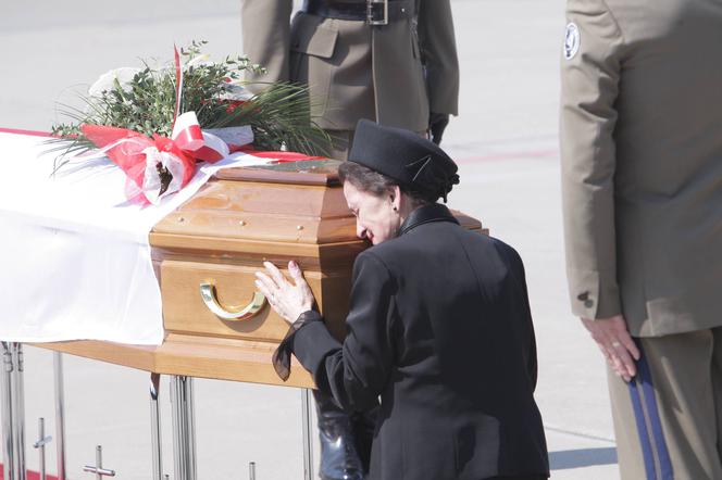 Przywitanie ciała prezydenta Kaczorowskiego