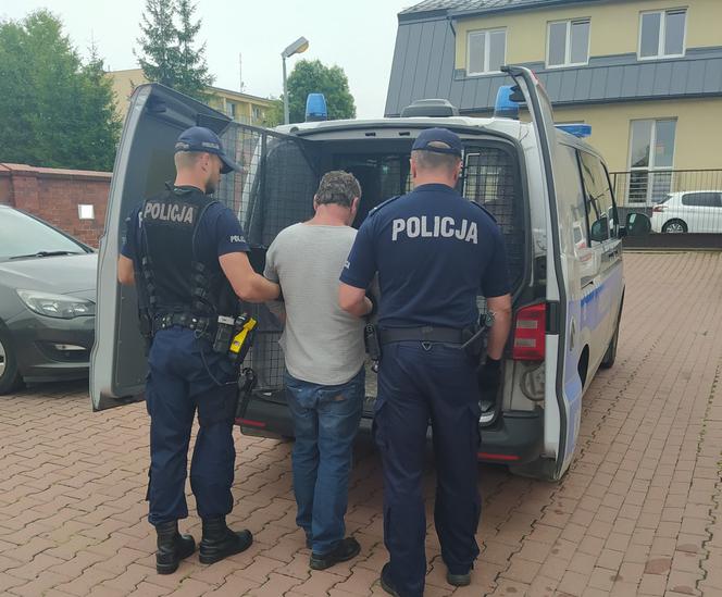 Humniska: Chciał podpalić dom, w którym były dwie osoby. 51-latek trafił w ręce policji