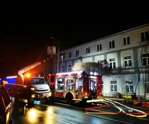 Zduńska Wola: Sprawca pożaru, w którym zginęły 3 osoby, usłyszał zarzuty