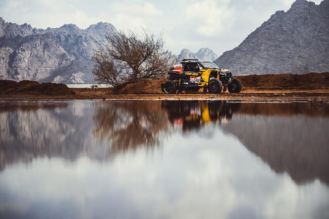 Dakar 2022. Polacy w czubie na pustyni