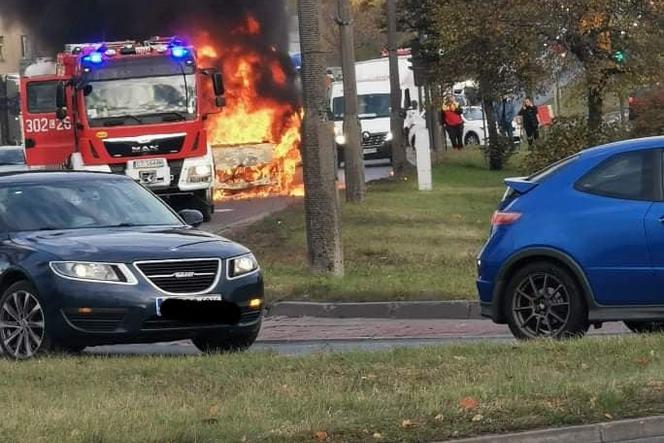 Bydgoszcz: Pożar samochodu dostawczego na ul. Fordońskiej [ZDJĘCIA]