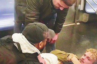 Krzyczał w metrze, udusili go