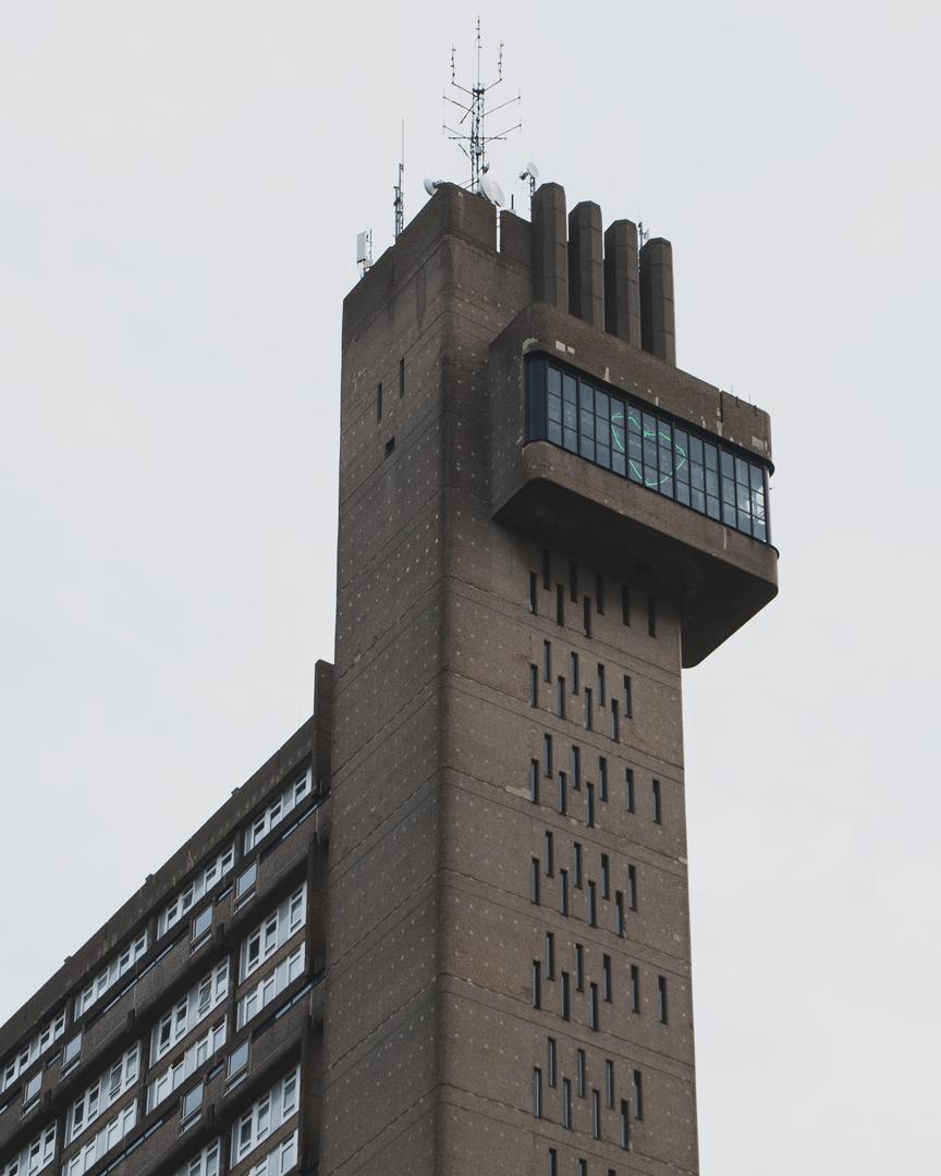 Budynki Ernő Goldfingera - zdjęcia. To on posłużył za pierwowzór złoczyńcy w Jamesie Bondzie