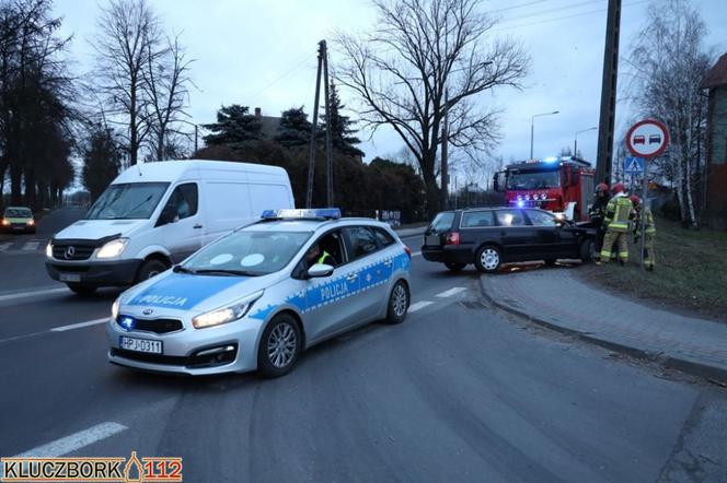 Kluczbork. Uciekał przed policją, staranował słup. Pradziwe problemy zaczeły się później