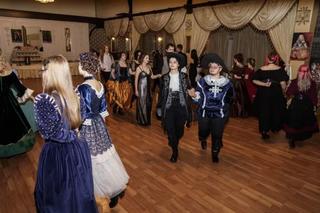 Takiej studniówki jeszcze nie było! Liceum Sztuk Plastycznych we Wrocławiu przygotowało bal w stylu barokoko