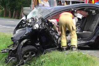 Sochaczew: Wyprzedzał i przez to zginęli? Koszmarny wypadek na prostej drodze. Nie żyją dwie osoby