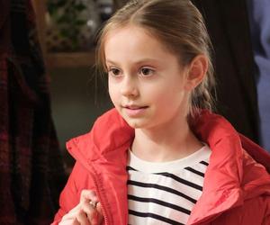 M jak miłość, odc. 1795. Hania (Wiktoria Basik), córka Natalki (Dominika Suchecka)