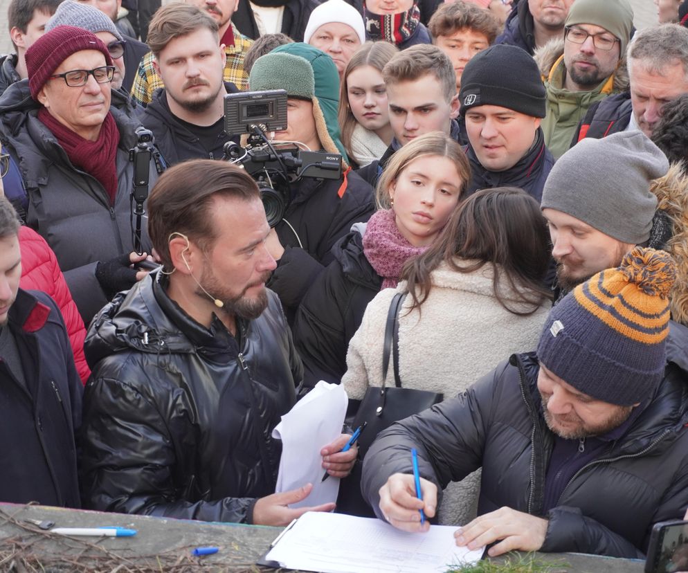 Krzysztof Stanowski zbierał podpisy na Patelni, chce startować w wyborach prezydenckich. Na miejscu tłum jego zwolenników