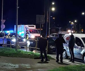 Wypadek na Armii Krajowej w Starachowicach. Zderzenie dwóch aut, poszkodowana piesza  